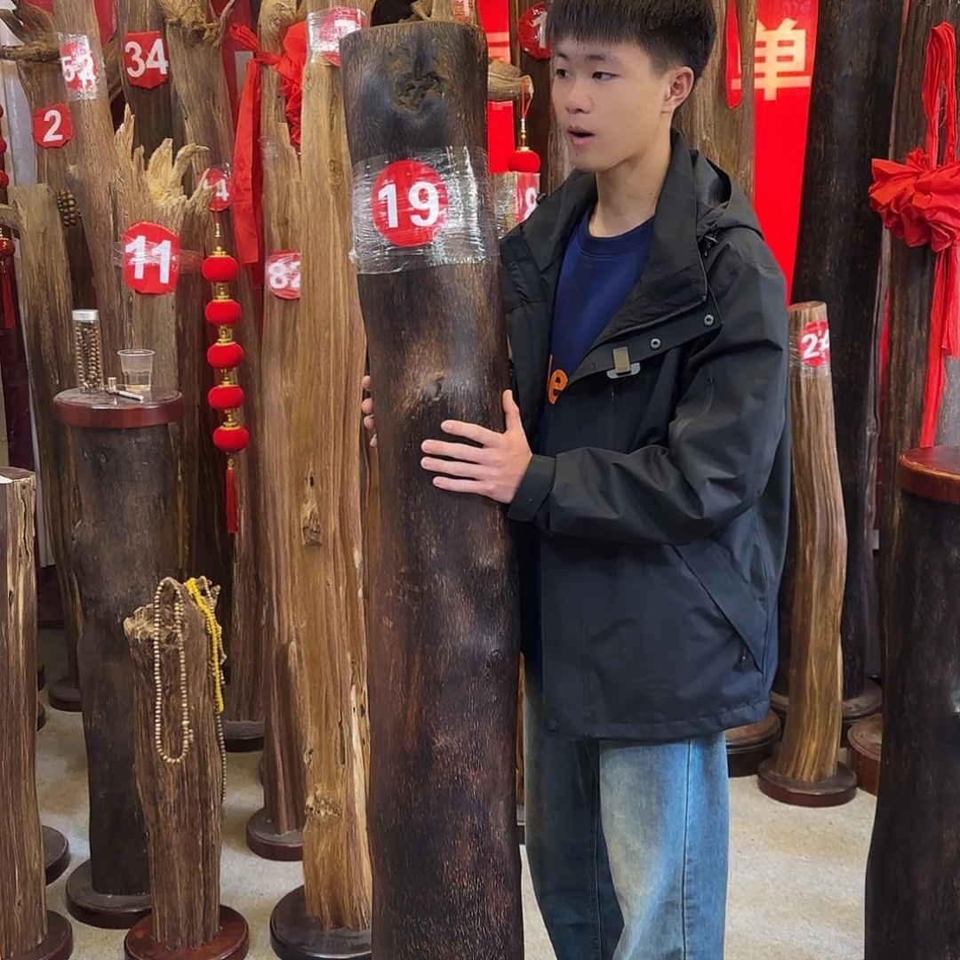 沉香摆件辉*沉香摆件