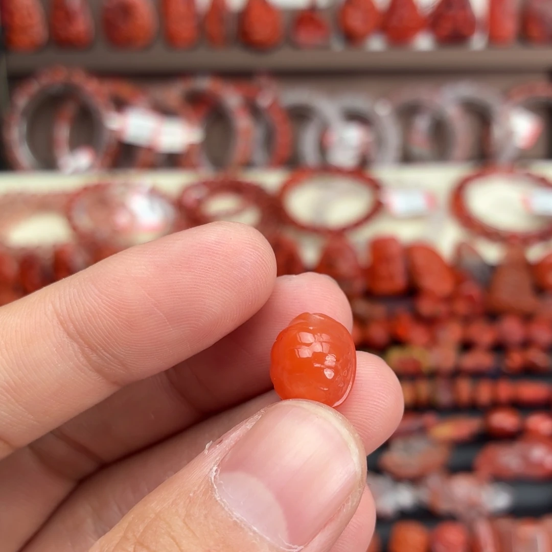 南红玛瑙未镶嵌颈饰富甲