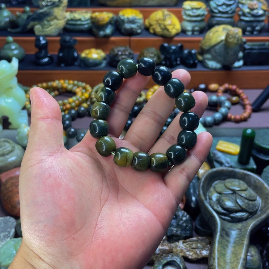 【闪购商品】未镶嵌岫岩河磨玉（透闪石质玉）挂件瑕疵