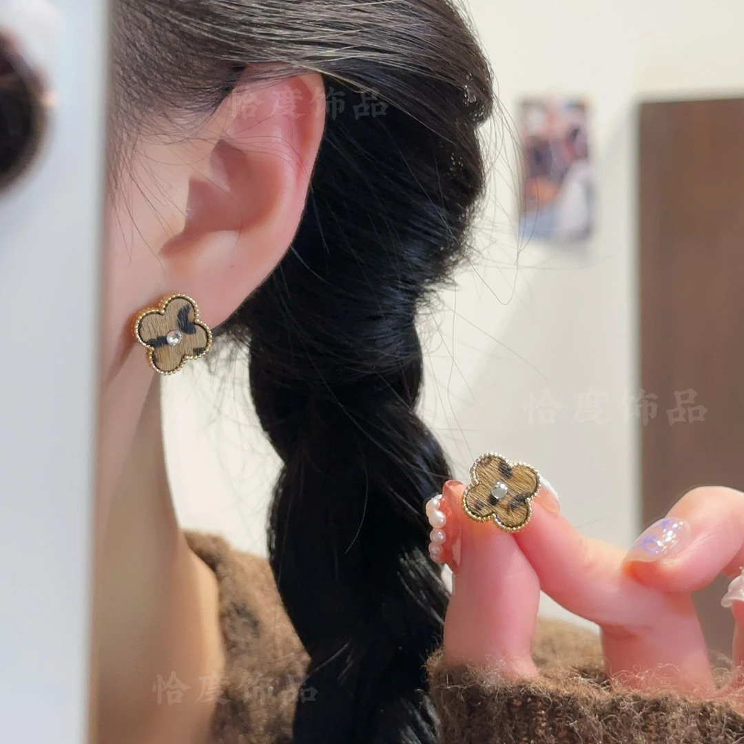 铜合金耳饰 【恰度】秋日新款豹纹四叶花朵耳钉轻奢高级感