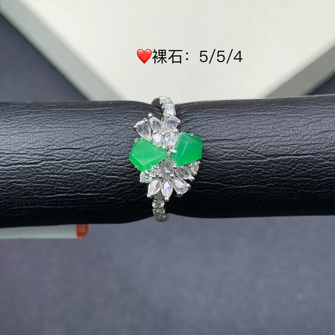 新品推荐·18K金冰阳绿随形设计款缅A翡翠玉石戒指气质轻奢满绿