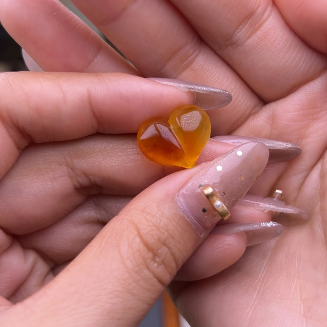 琥珀未镶嵌裸石屁桃