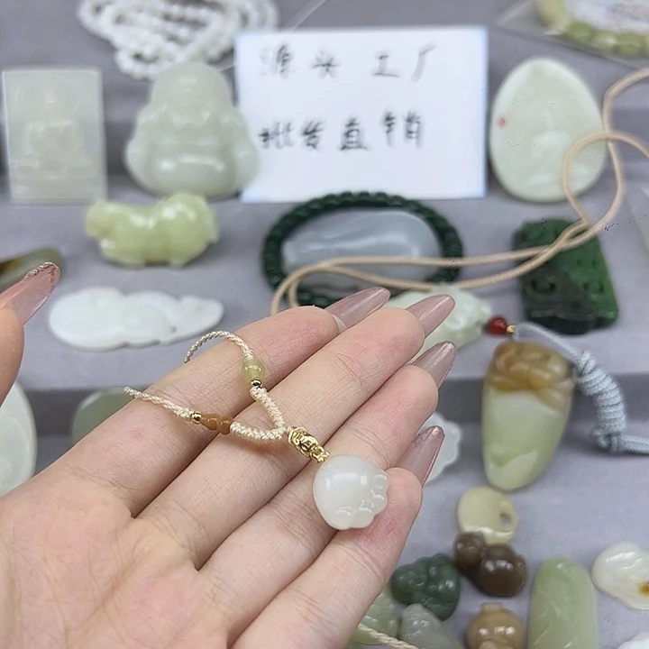 颈饰未镶嵌和田玉