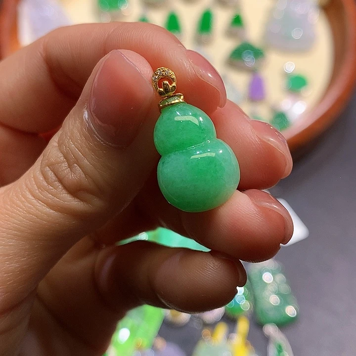 翡翠吊坠(不含链)18K金镶嵌