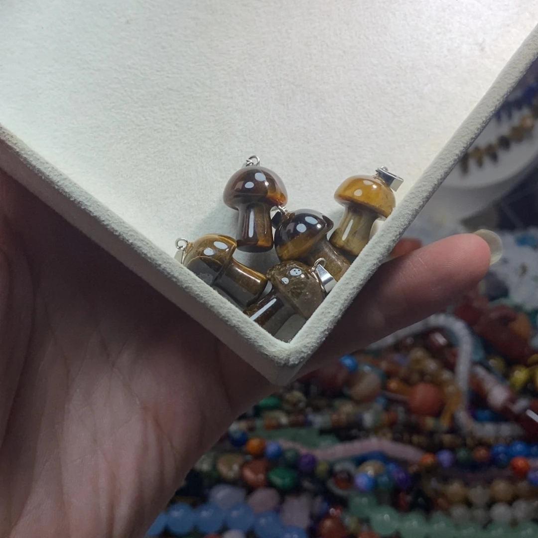 未镶嵌，3个虎眼模糊吊坠15×19mm，石英质玉