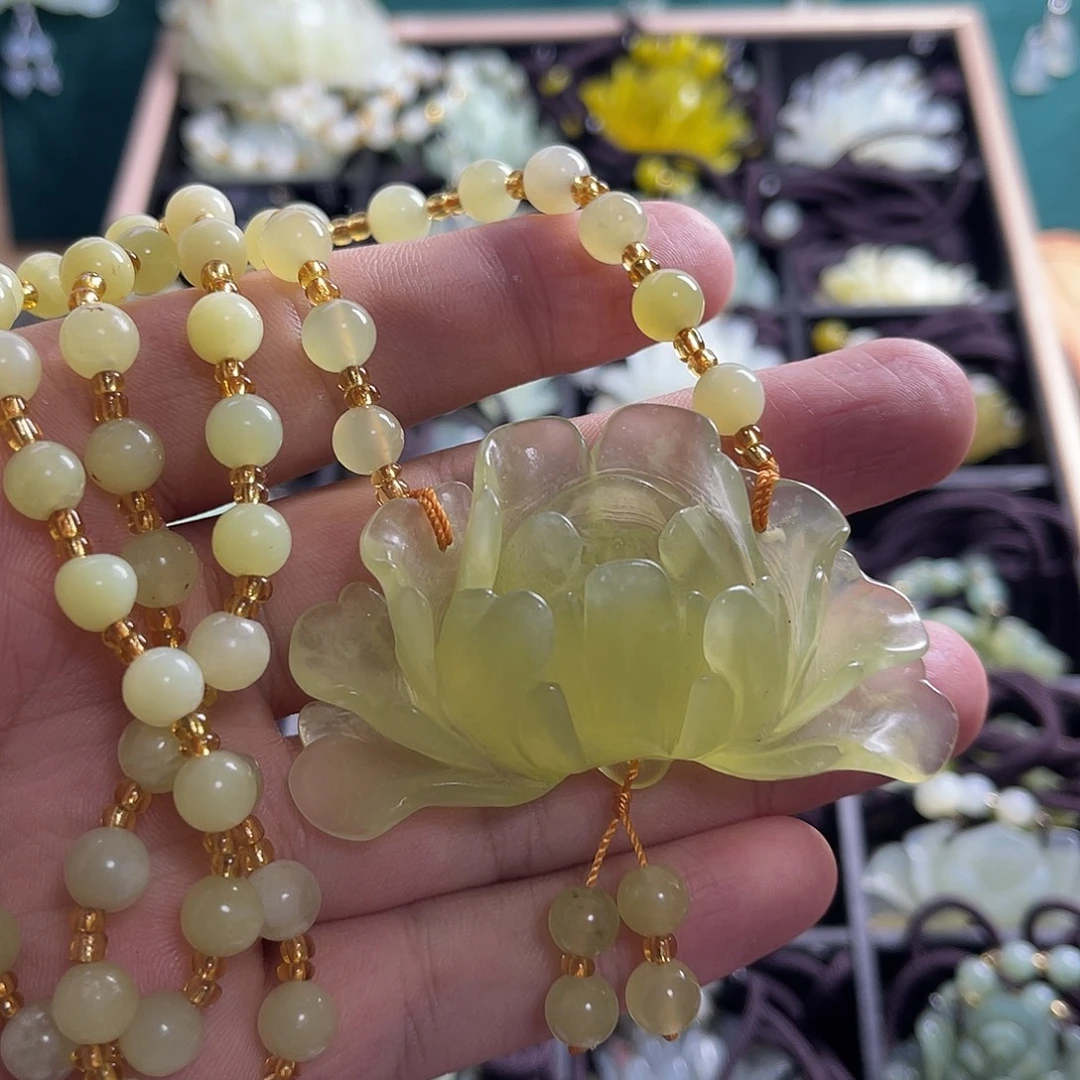 蛇纹石玉未镶嵌颈饰