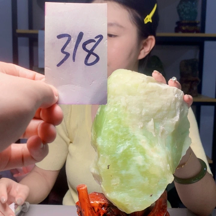 未镶嵌蛇纹石玉1岫玉