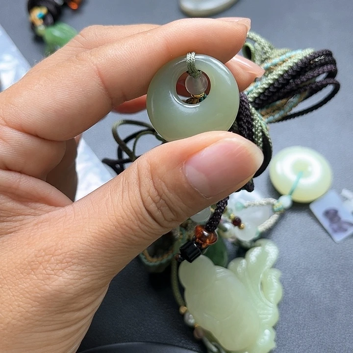 【闪购商品】颈饰未镶嵌和田玉
