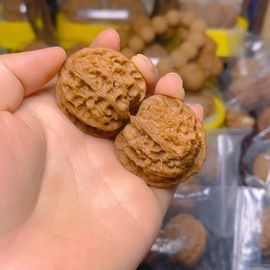 文玩核桃吊坠苹果园