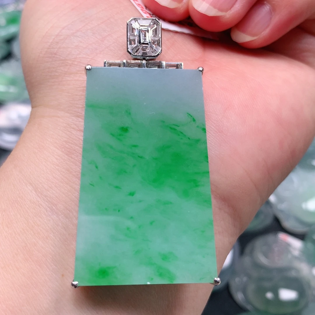 颈饰18K金镶嵌翡翠天然翡翠