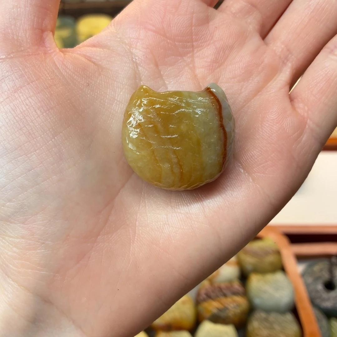 撒***野蛇纹石玉未镶嵌颈饰