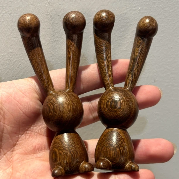 金丝柳木长耳兔按摩梳手把件10cm