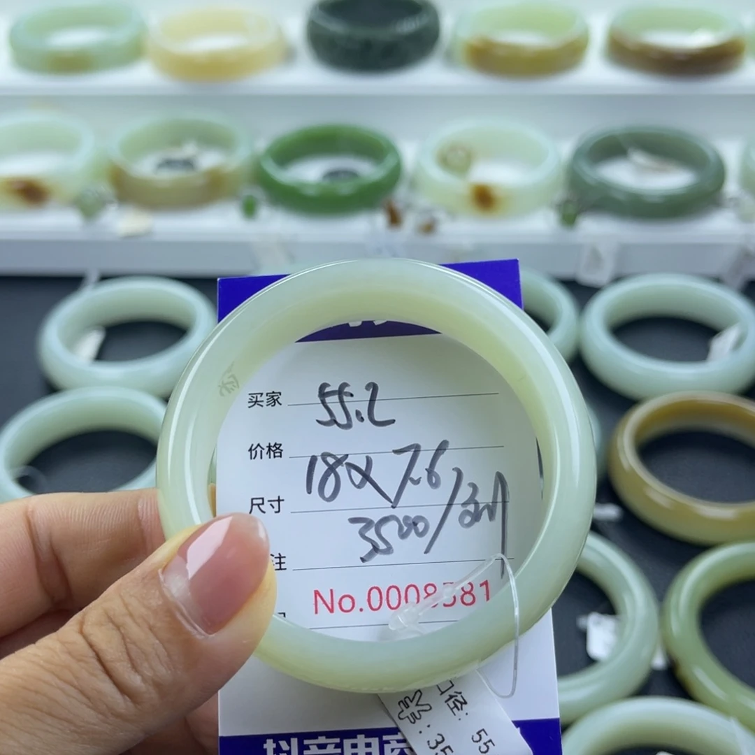 花***诺和田玉手镯未镶嵌