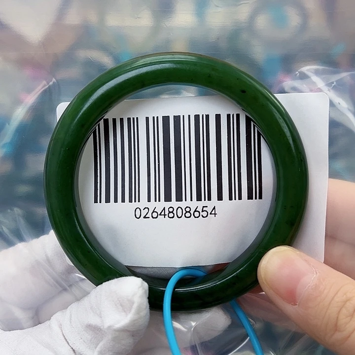 和田玉未镶嵌手镯微瑕5556