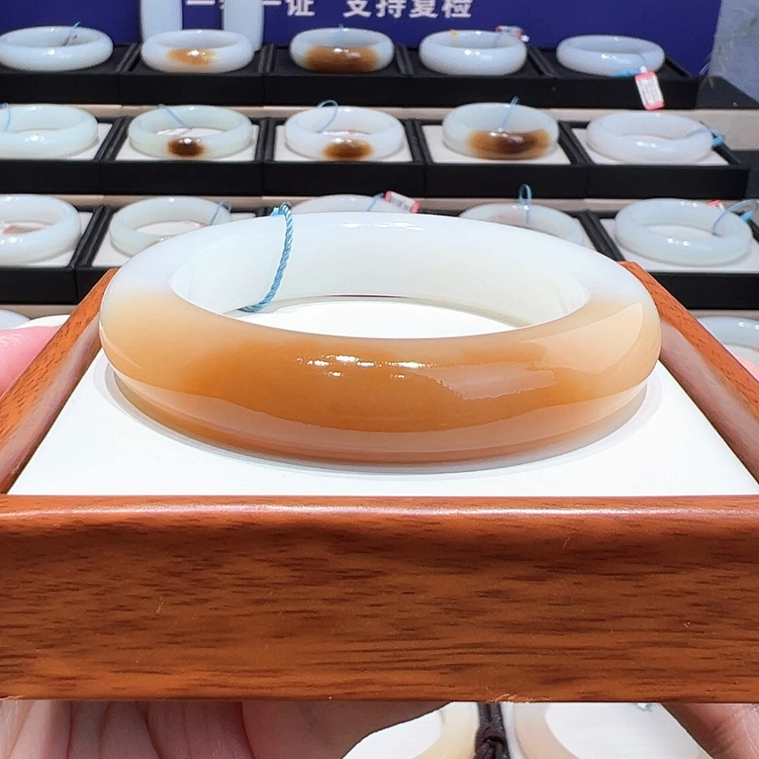 和田玉（糖玉）未镶嵌手镯