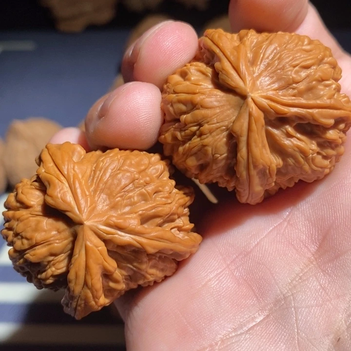 吊坠文玩核桃白狮子三棱