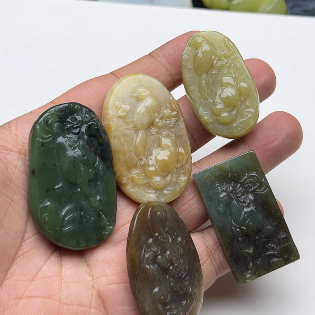 和田玉未镶嵌颈饰