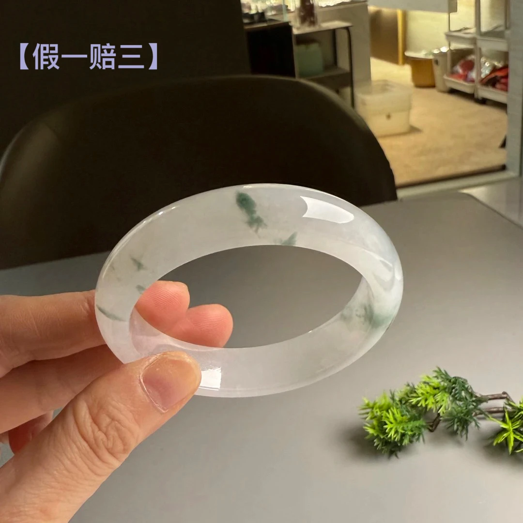 翠亿诚糯冰飘花翡翠手镯 白月光清丽素雅
