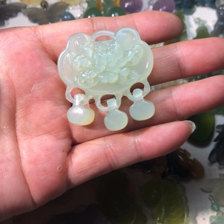 蛇纹石玉未镶嵌耳坠