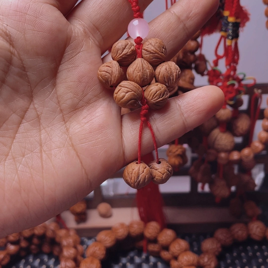 木质类龙桃枭挂件