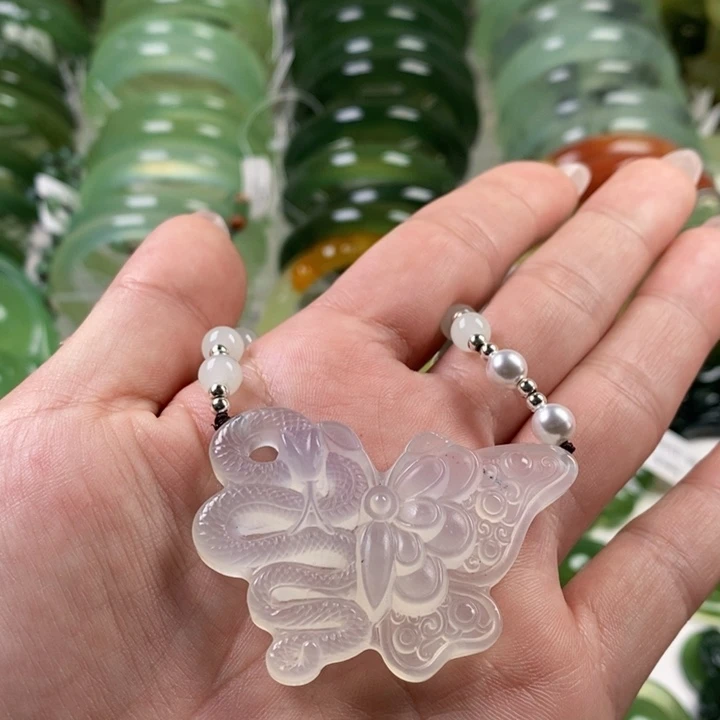 未镶嵌蛇纹石玉颈饰