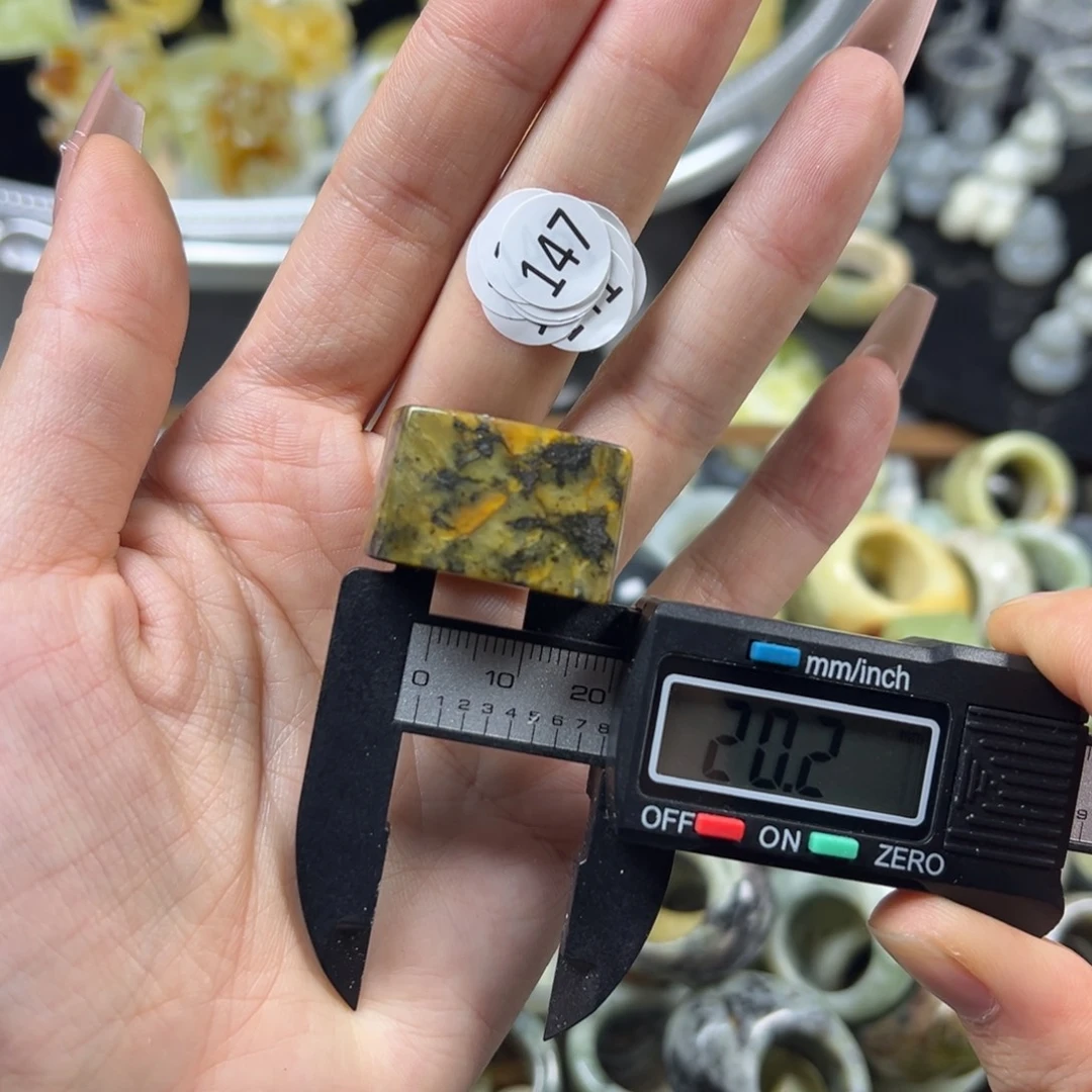 蛇纹石玉未镶嵌戒指