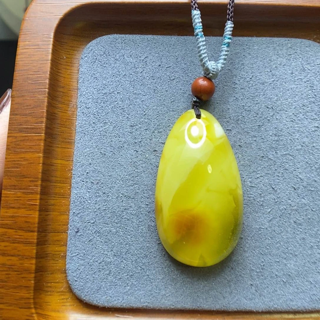 蜜蜡颈饰未镶嵌小****石郎