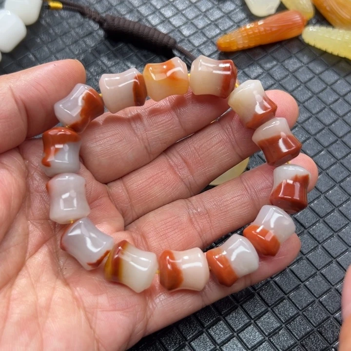 石英质玉（黄龙玉）颈饰未镶嵌