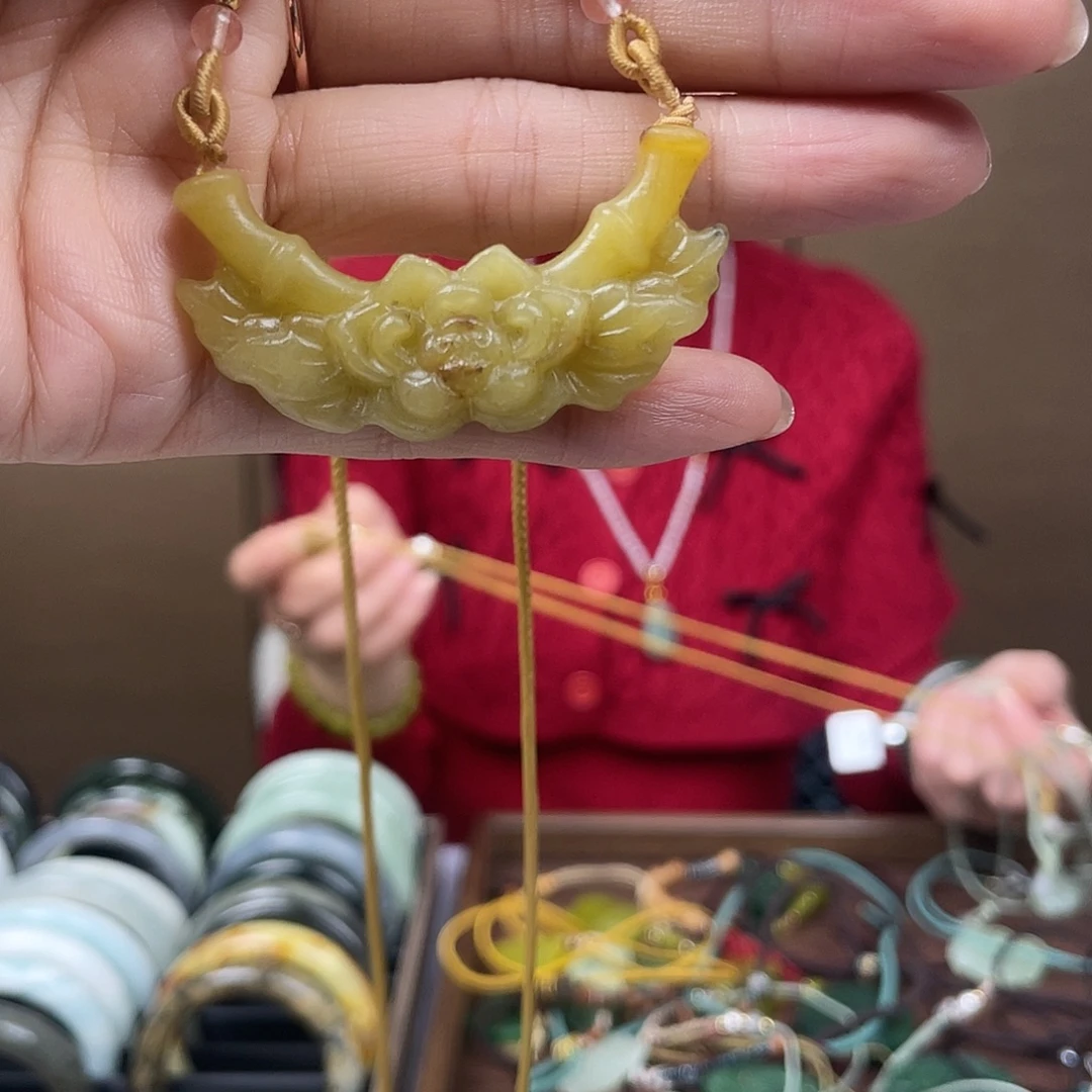 和田玉（糖玉）未镶嵌颈饰