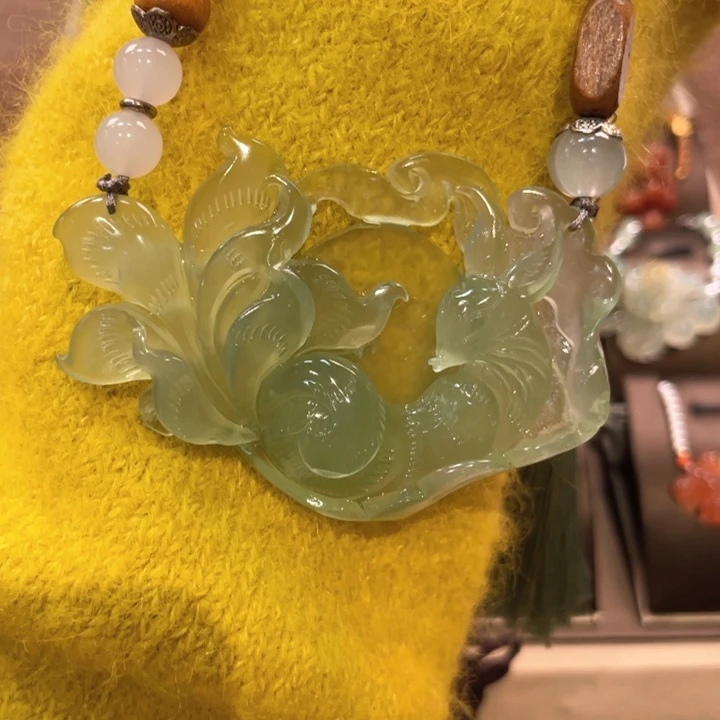 蛇纹石玉颈饰未镶嵌