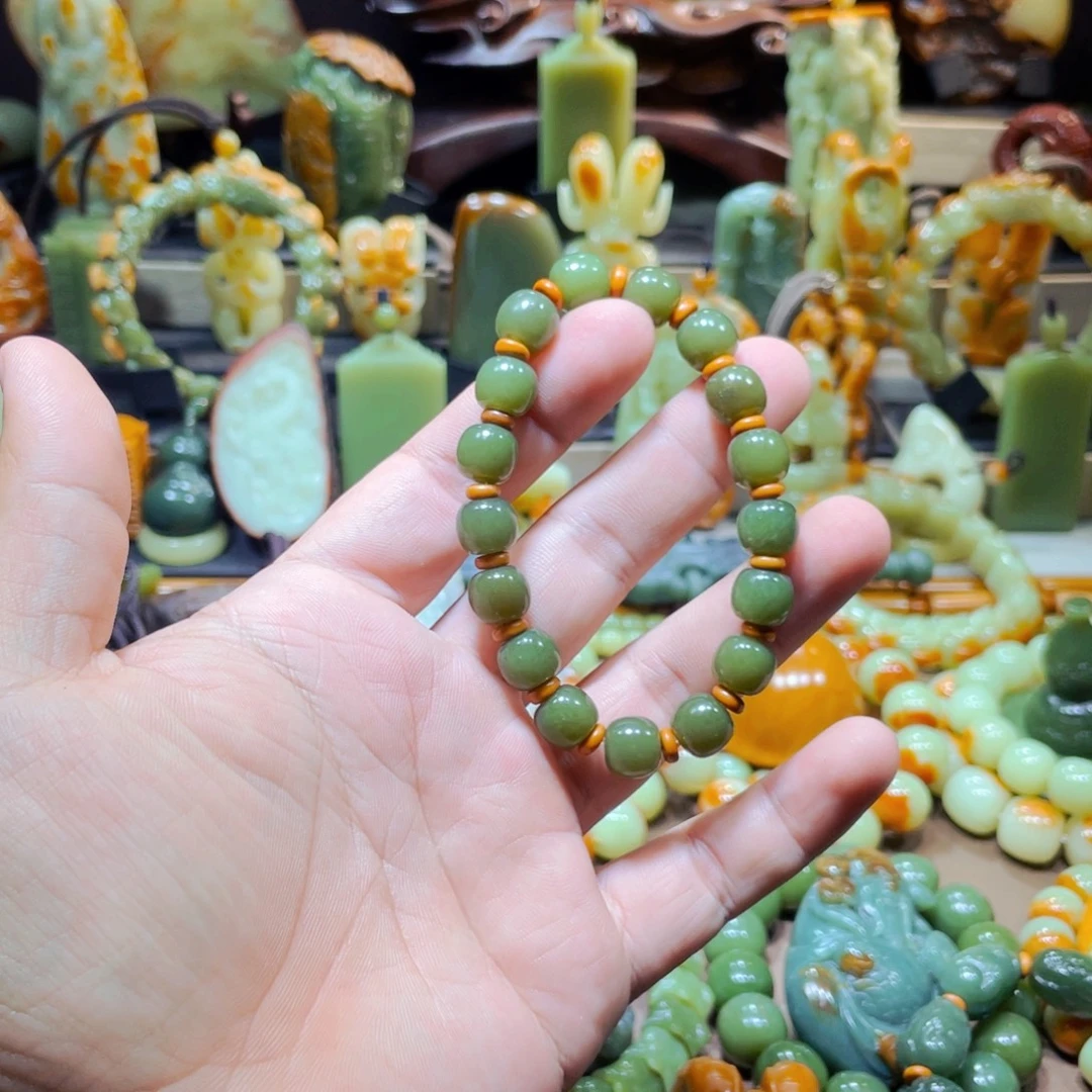 透闪石质玉未镶嵌珠宝奇石