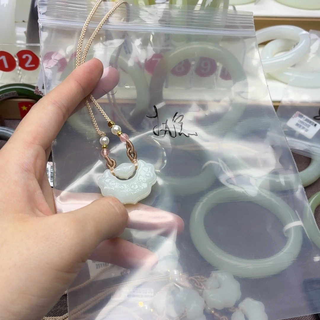 执***念和田玉未镶嵌手镯