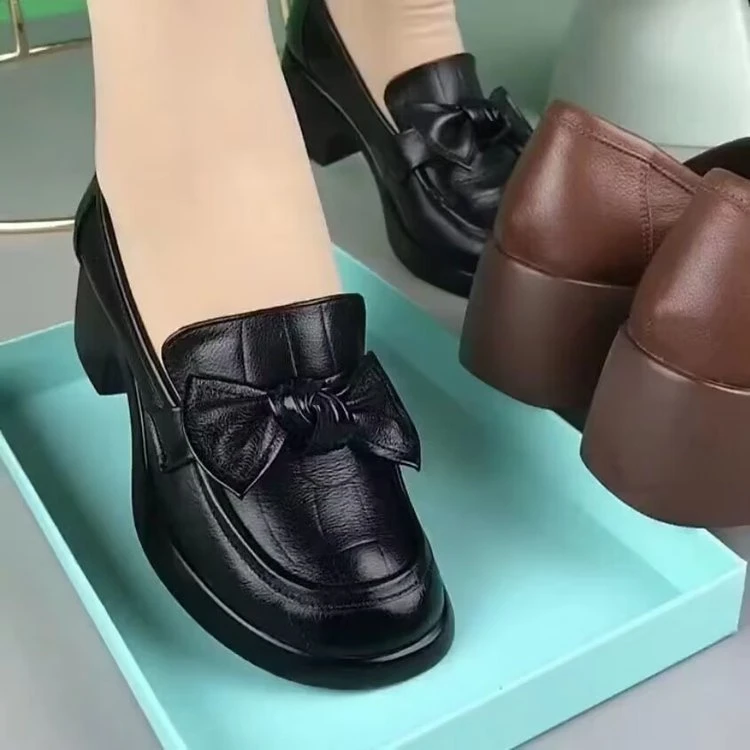 鸿星鸿尓克结粗跟小皮鞋女2025秋季新款百搭一脚蹬厚底单鞋软皮乐