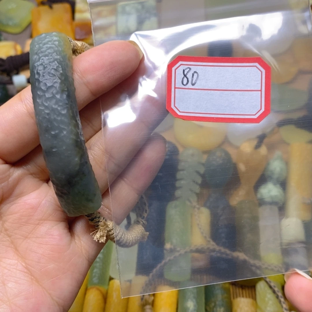 蛇纹石玉未镶嵌颈饰家*界