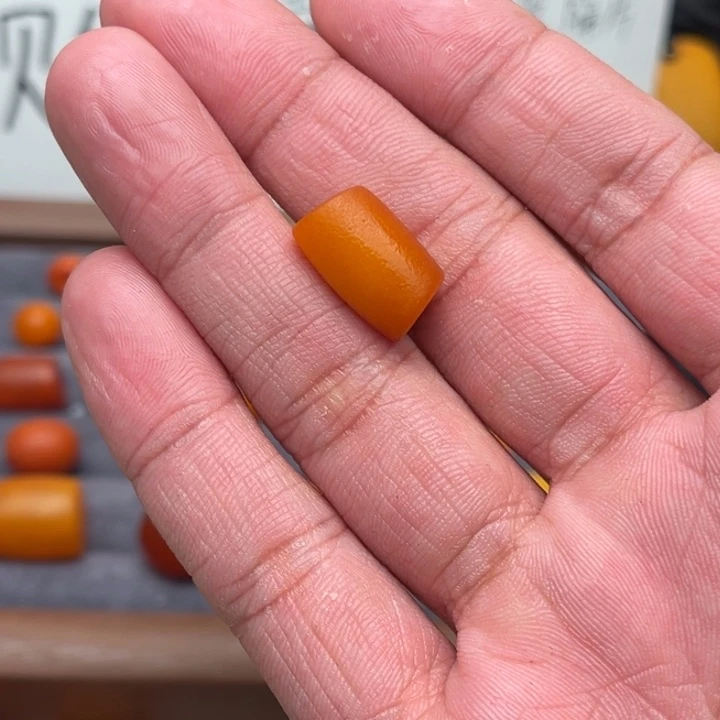 哈***冷琥珀未镶嵌裸石蜜蜡马蹄