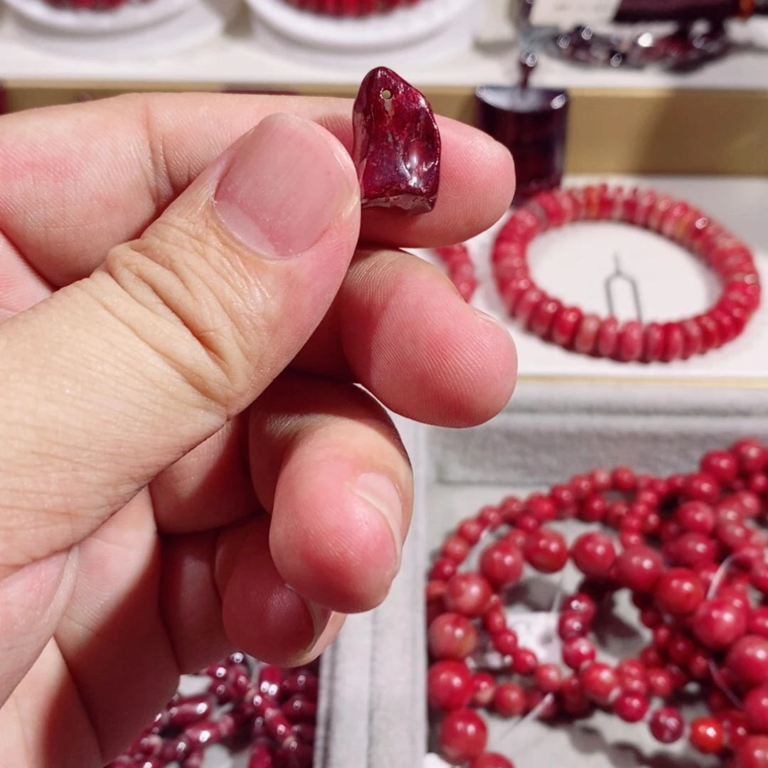 天然辰砂无根砂吊坠