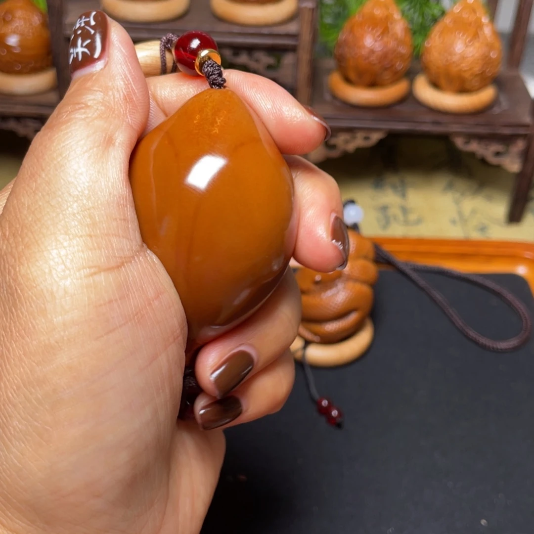 橄榄核吊坠一线天40穿配