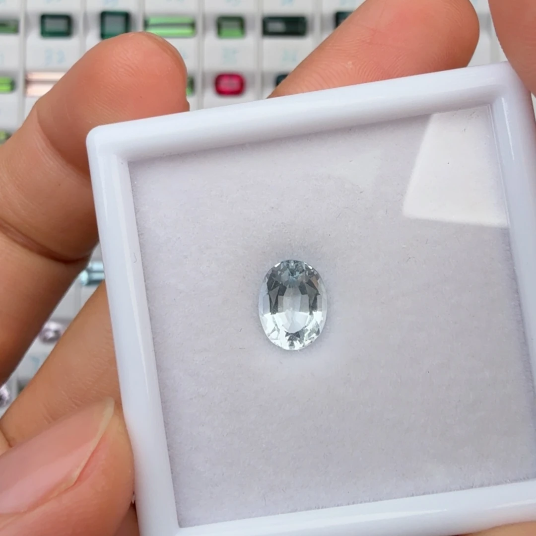 海蓝宝石未镶嵌笔搁天然1.4克拉