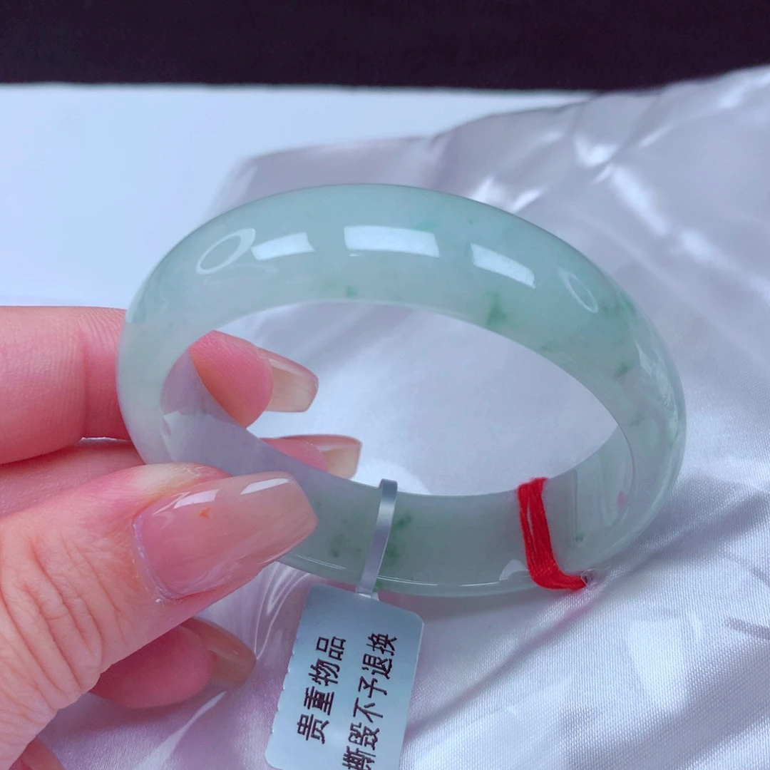 翡翠手镯未镶嵌手镯