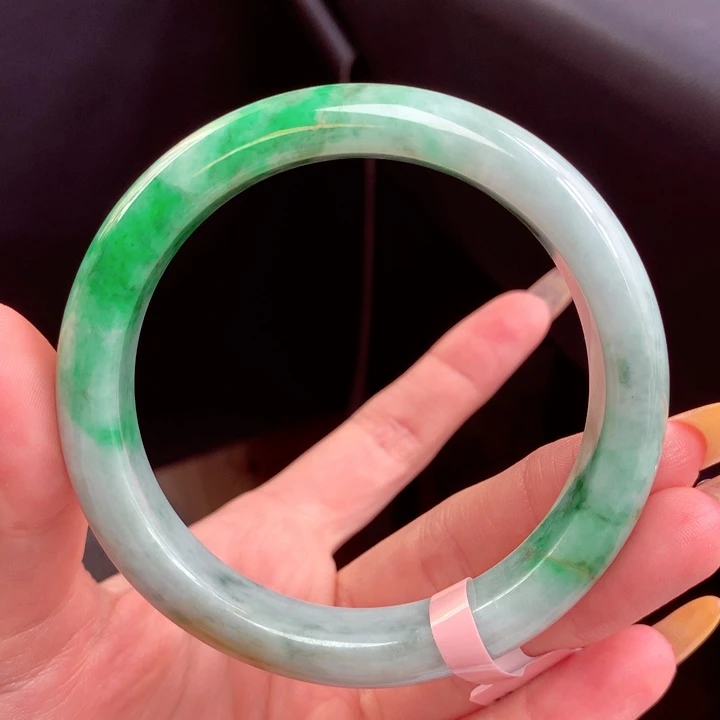 翡翠手镯未镶嵌翡翠