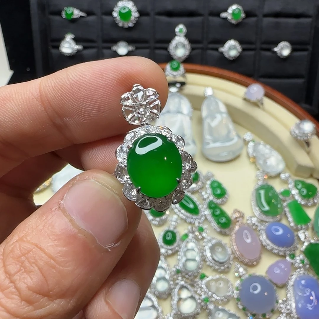 18K金镶嵌戒指翡翠佳*特天然翡翠