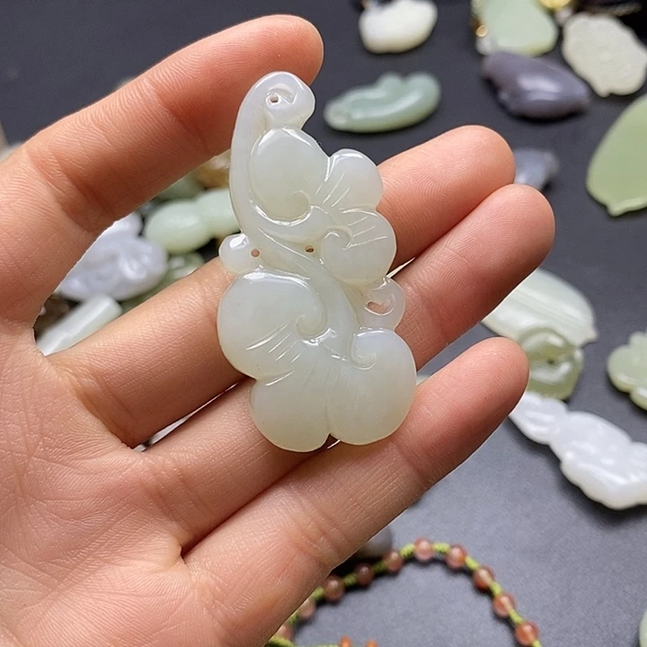 颈饰未镶嵌和田玉就****摆