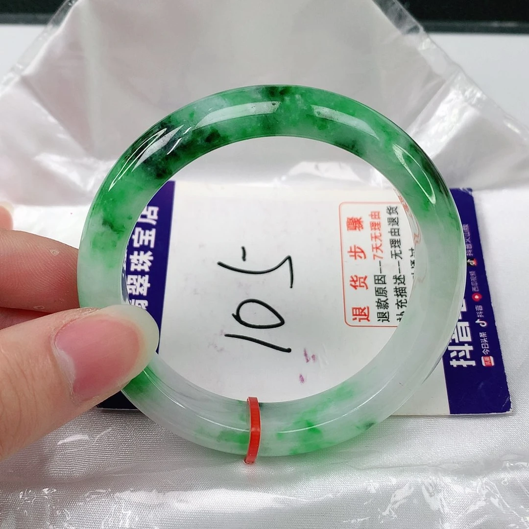 翡翠手镯未镶嵌翡翠