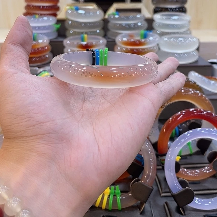 玛瑙/玉髓手镯未镶嵌