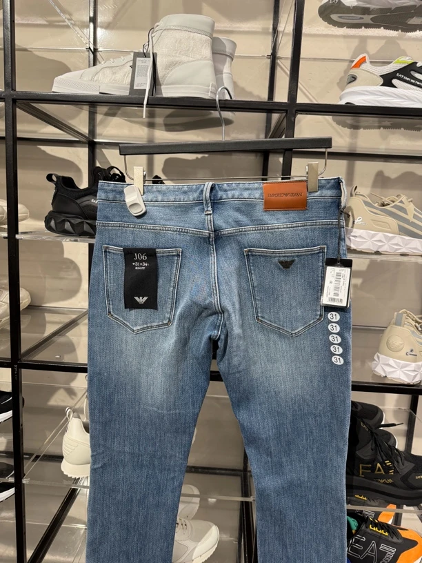 未使用 EMPORIO ARMANI/安普里奥·阿玛尼 J06修身牛仔不退换