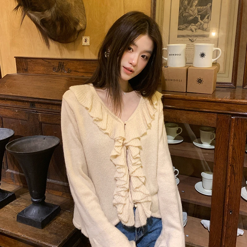 【香草奶盖】RARE ME法式杏色 v领开衫珠光扣不规则木耳边毛衣