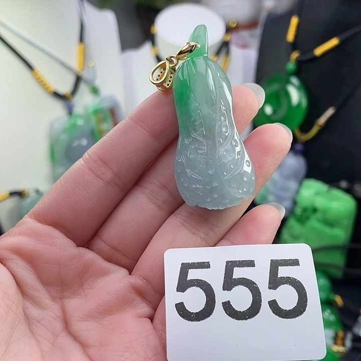 翡翠未镶嵌吊坠(赠链)
