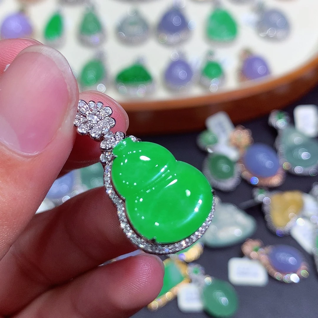 翡翠吊坠(不含链)18K金镶嵌