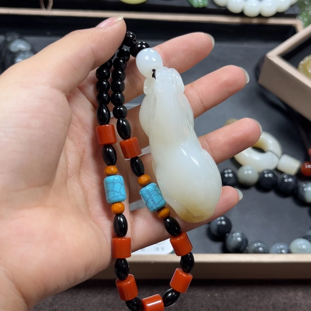 和田玉未镶嵌颈饰