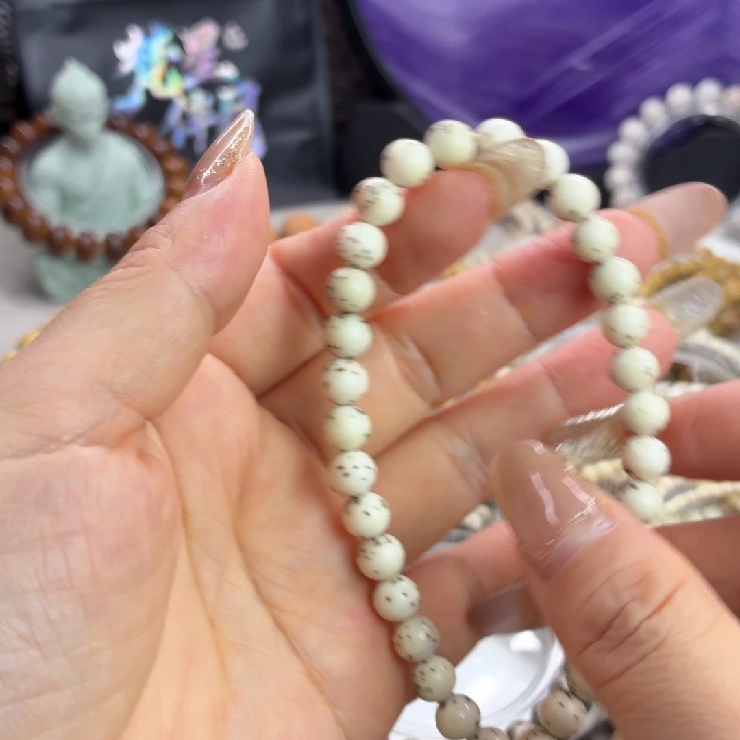 星月菩提吊坠海南星月菩提古瓷白手持